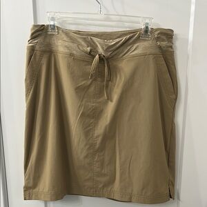 Duluth Trading Co Tan Wrap Skort Knee-Length Casual